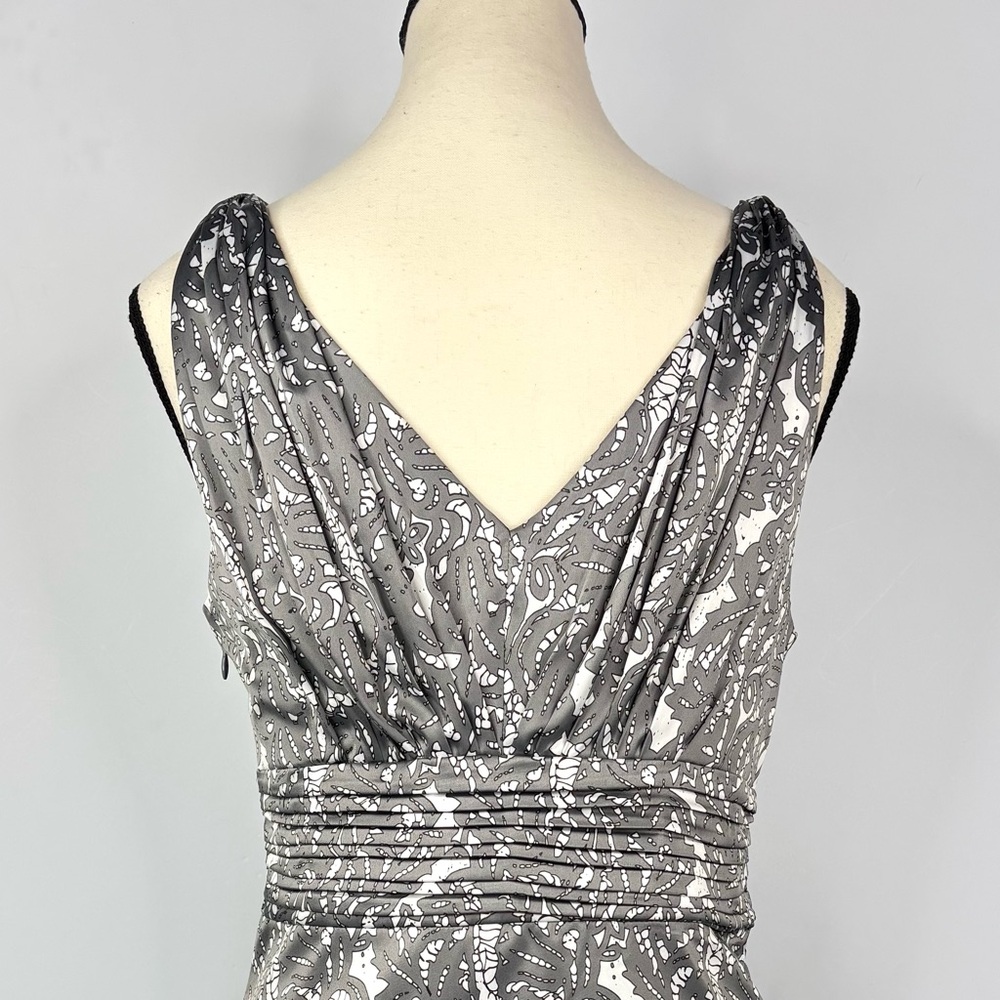 The Limited Y2K Babydoll Sleeveless Grecian‎ Silver Grey Satin V-neck Top - Picture 3 of 15